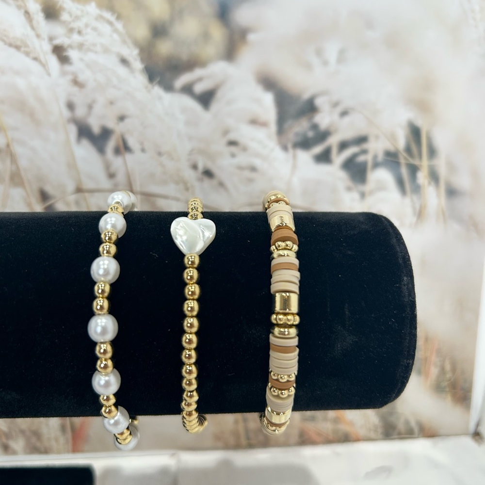 Women’s Gold Beaded Pearl and Heart Stackable Bracelet Set - White & Gold